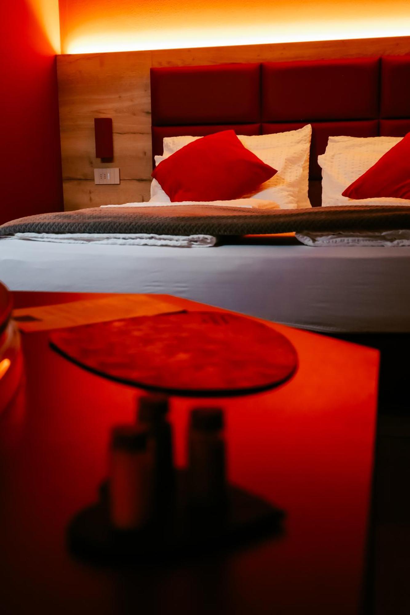 Le Rocce Val Di Non - Quality Room & Breakfast Tassullo Eksteriør billede